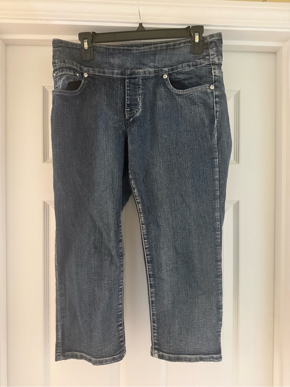 Women’s Cropped Ankle Jeans in Medium Blue